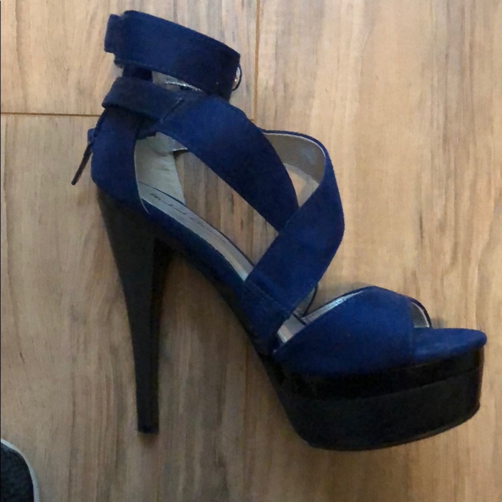 Shoes - Picture 3 of 4